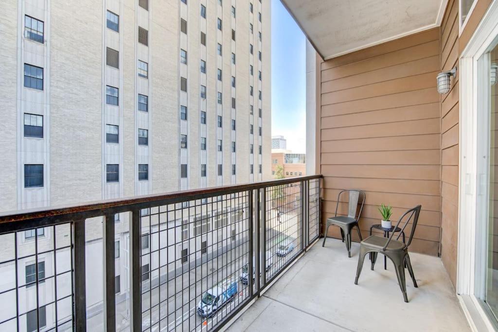 Fancy Apt Downtown. Pool. Gym. Lounge. Pet Ok Houston Exterior photo
