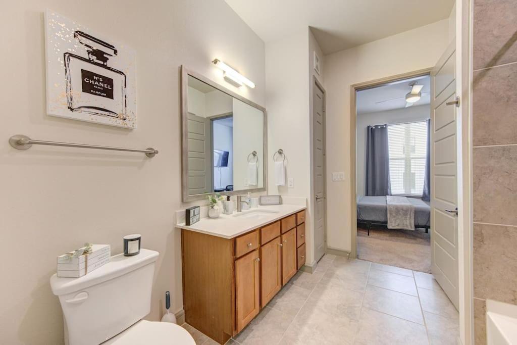 Fancy Apt Downtown. Pool. Gym. Lounge. Pet Ok Houston Exterior photo