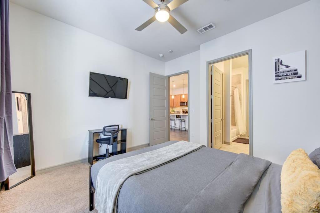 Fancy Apt Downtown. Pool. Gym. Lounge. Pet Ok Houston Exterior photo