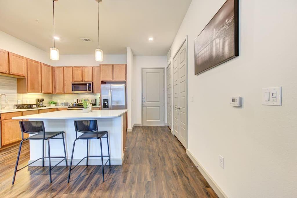 Fancy Apt Downtown. Pool. Gym. Lounge. Pet Ok Houston Exterior photo