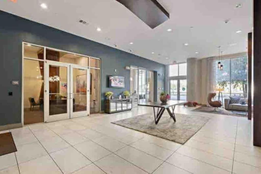 Fancy Apt Downtown. Pool. Gym. Lounge. Pet Ok Houston Exterior photo