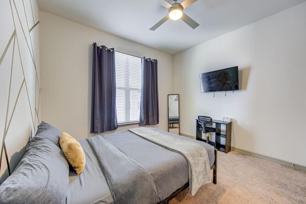 Fancy Apt Downtown. Pool. Gym. Lounge. Pet Ok Houston Exterior photo