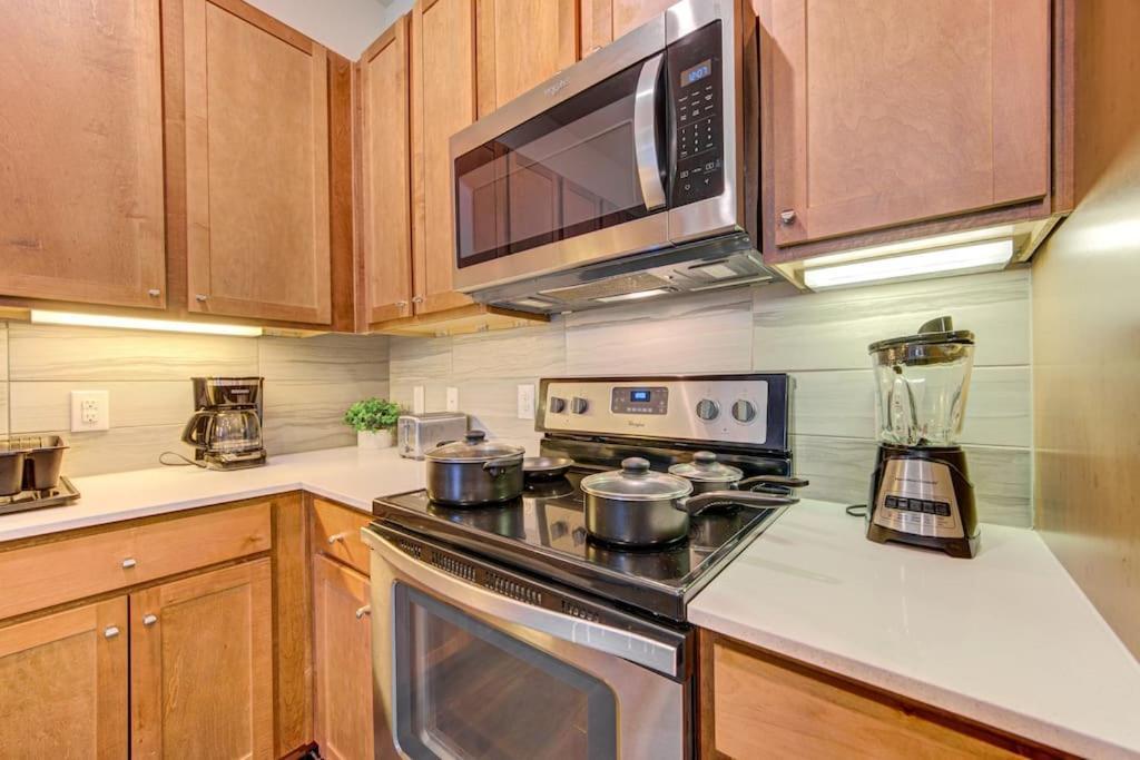 Fancy Apt Downtown. Pool. Gym. Lounge. Pet Ok Houston Exterior photo